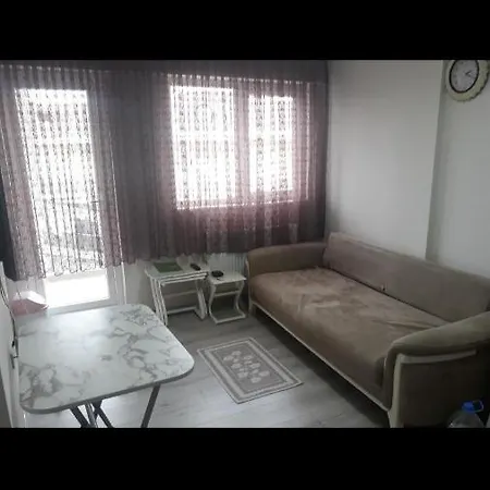We Live In The Same House :) Guest house *